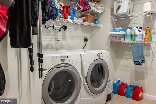 laundry room featuring light tile patterned floors and washing machine and clothes dryer