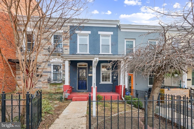 townhome / multi-family property featuring covered porch