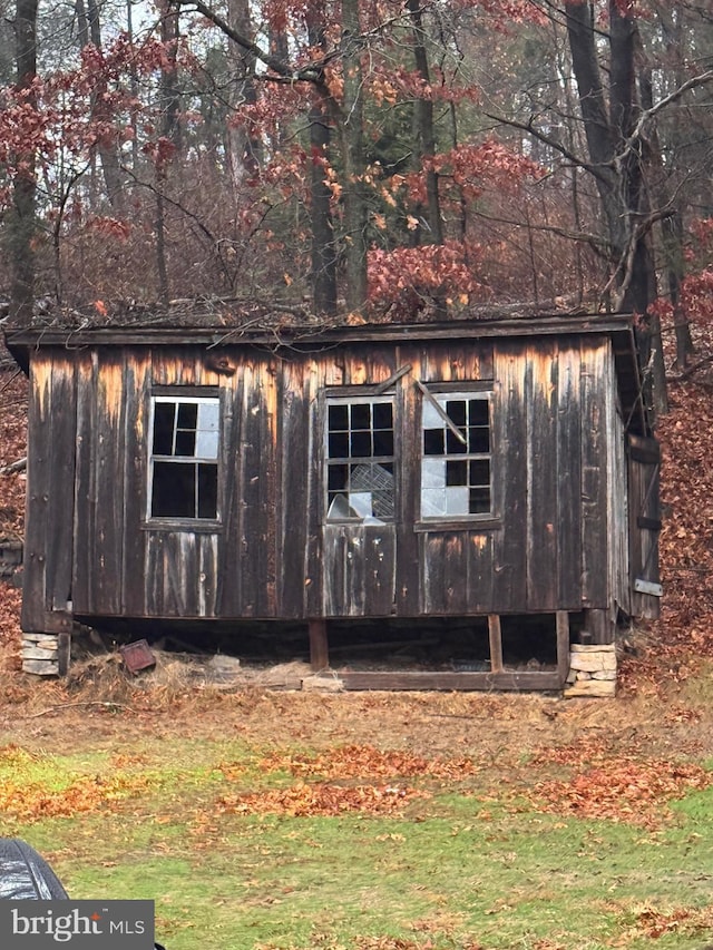 view of outbuilding