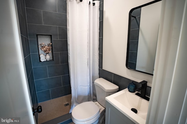 bathroom with toilet, vanity, and a shower with shower curtain