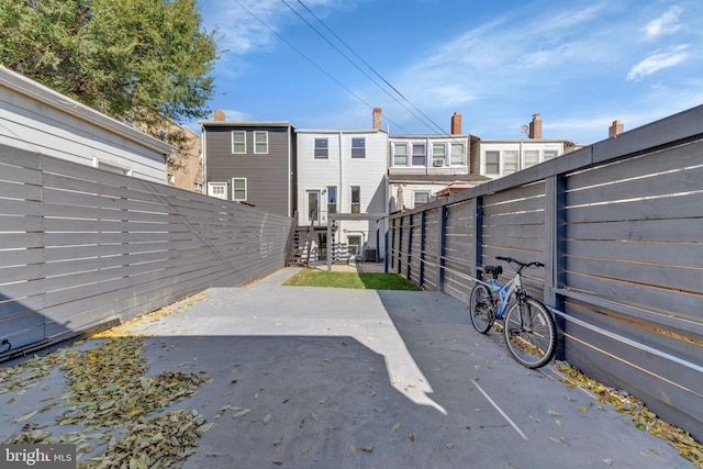 view of yard featuring a patio