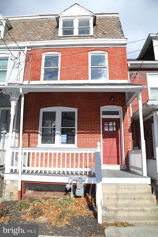 view of front facade with a porch