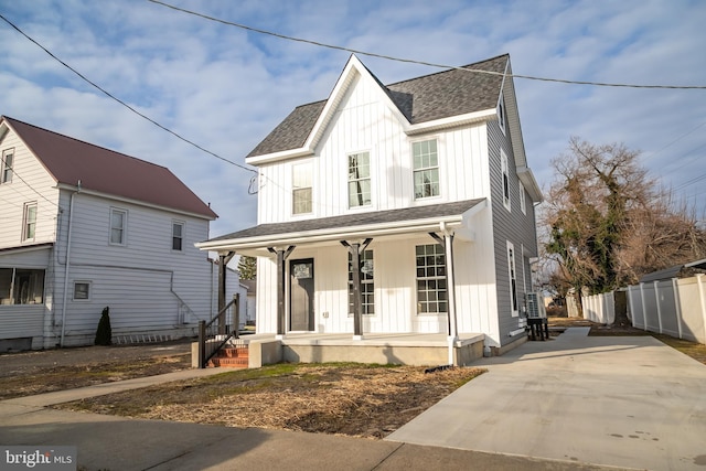 modern farmhouse style home featuring covered porch