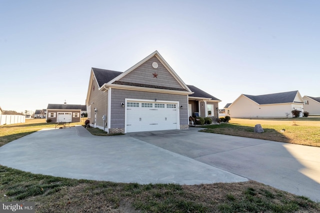 view of front facade featuring a front yard and a garage