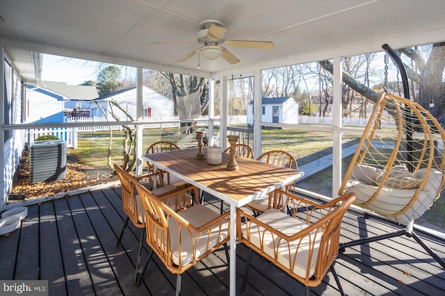 sunroom / solarium featuring ceiling fan