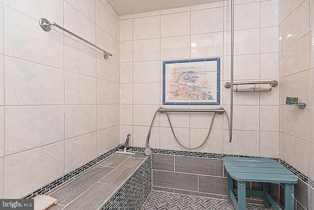 bathroom featuring tile walls and tiled shower