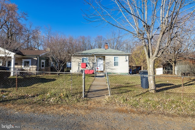 view of front of home featuring a front lawn