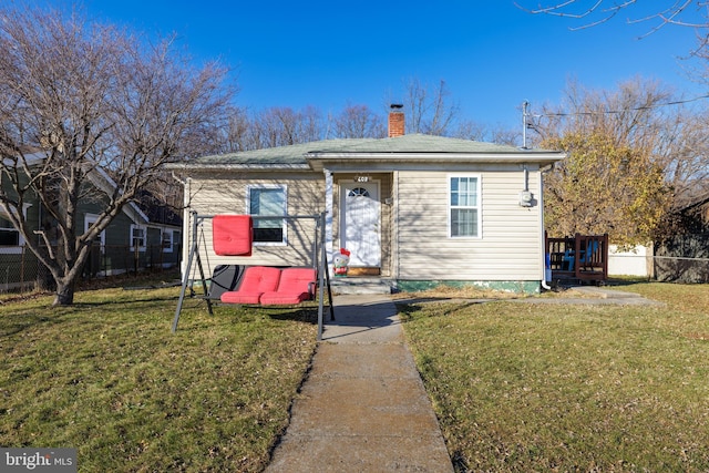 view of front of house featuring a front yard