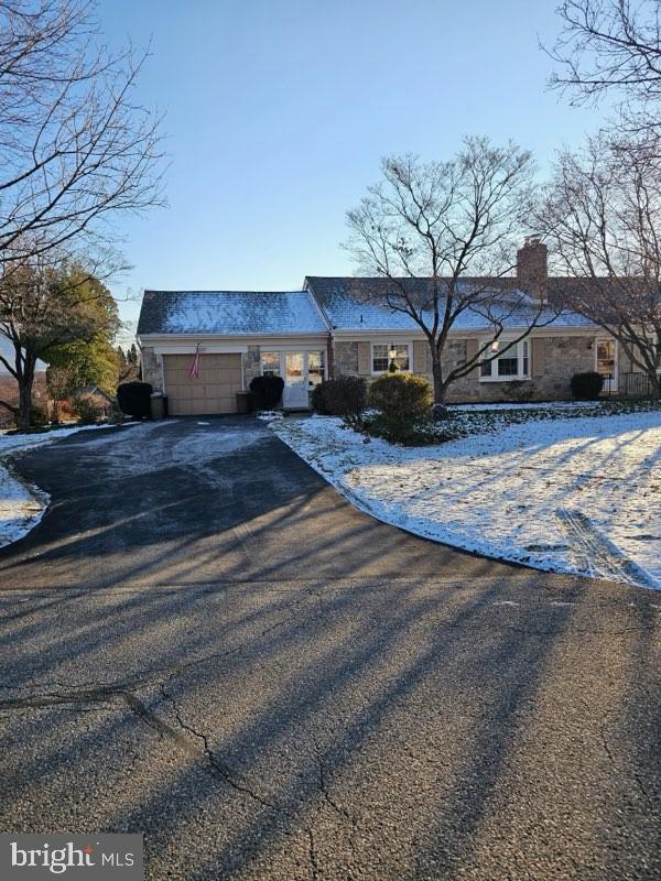 single story home featuring a garage