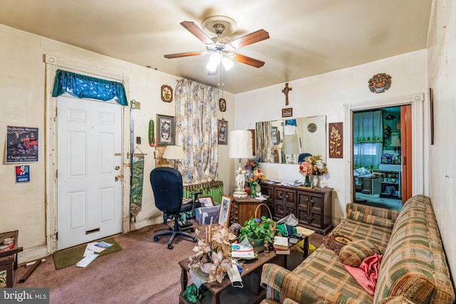 carpeted living room featuring ceiling fan