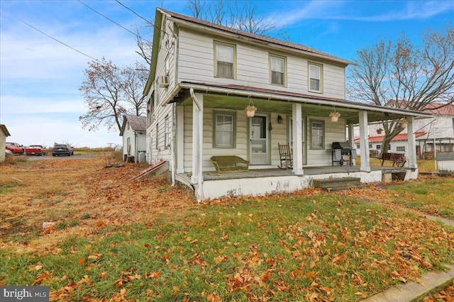 view of front of property featuring a front yard and a porch