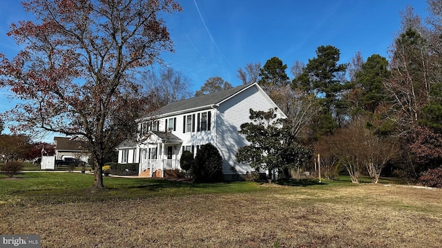 view of front of home featuring a front yard