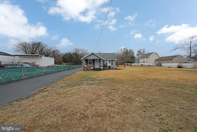 view of front facade with a porch and a front yard