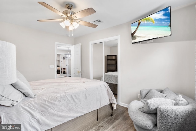 bedroom with hardwood / wood-style floors, a closet, and ceiling fan