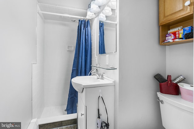 bathroom with vanity, toilet, and walk in shower