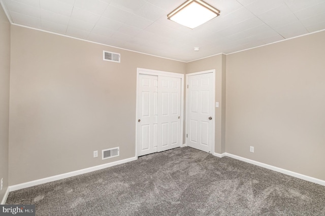 unfurnished room with carpet flooring