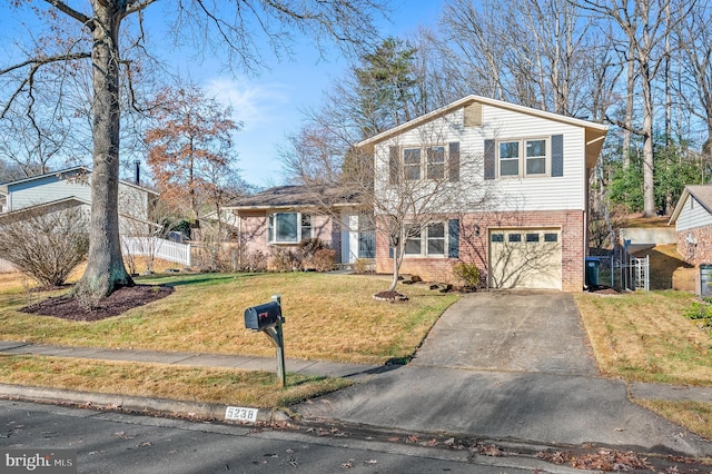 view of front of house featuring a garage and a front yard