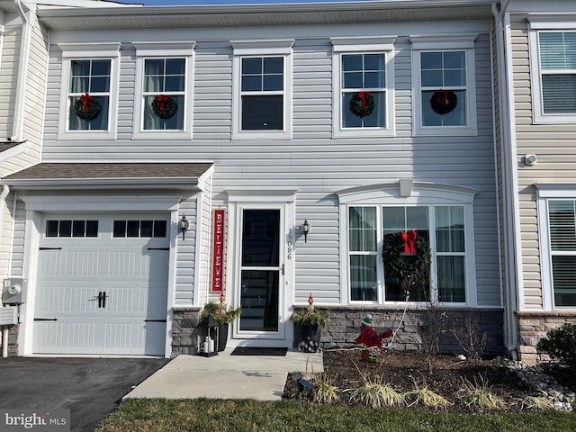 townhome / multi-family property featuring a garage