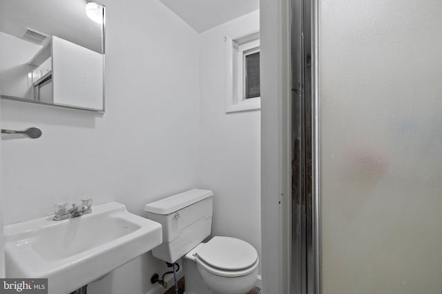 bathroom featuring toilet and sink