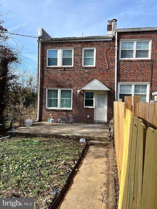 view of front of house featuring a patio