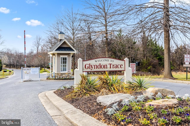 view of community / neighborhood sign