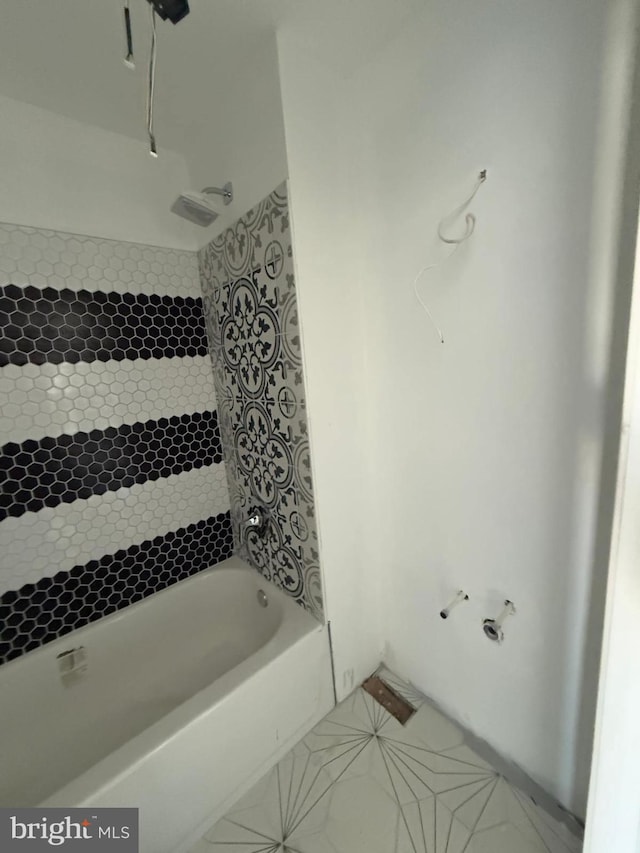 bathroom with shower / washtub combination