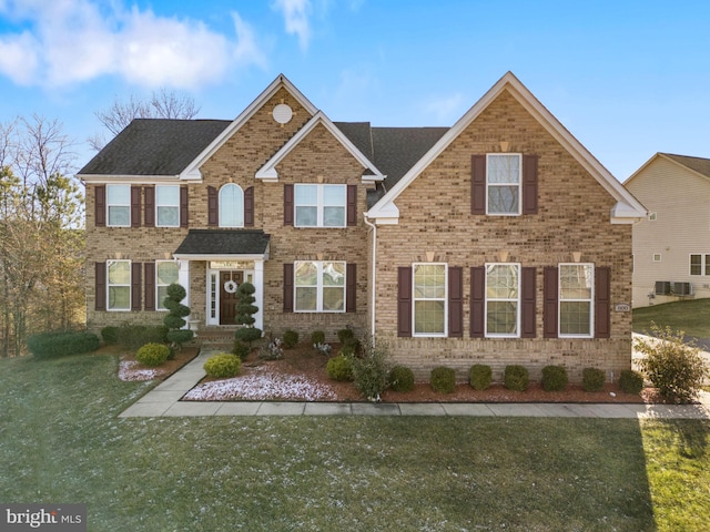 view of front of house with a front lawn