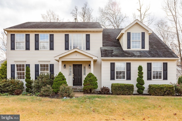 view of front of house featuring a front yard