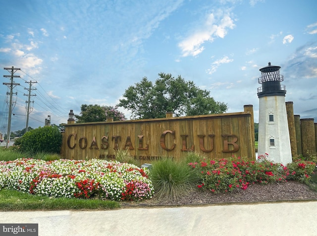 view of community / neighborhood sign