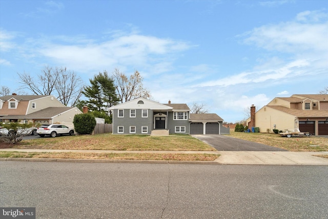 view of front of house featuring a front lawn