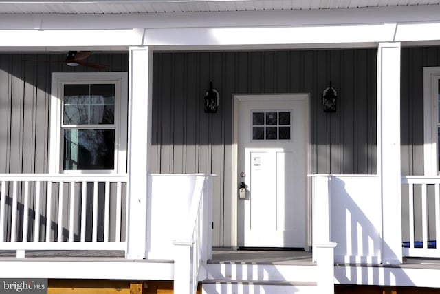 entrance to property with ceiling fan