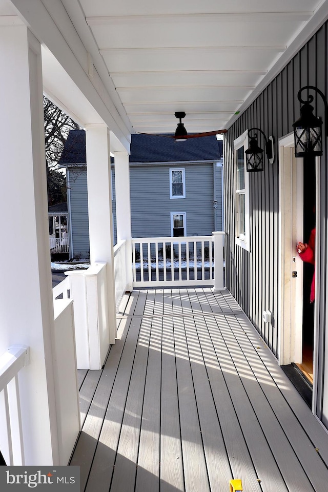 deck with ceiling fan and covered porch