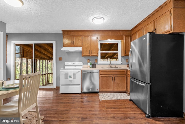 kitchen with a textured ceiling, sink, dark hardwood / wood-style floors, and appliances with stainless steel finishes