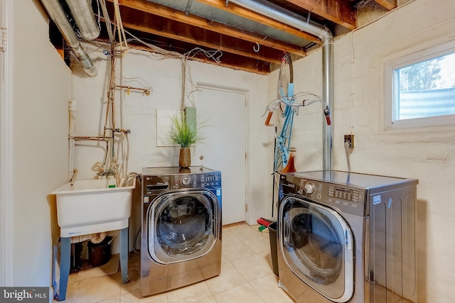 laundry room with washing machine and dryer