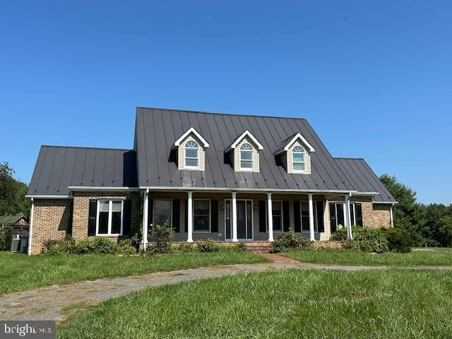 view of front of property with a front yard and covered porch