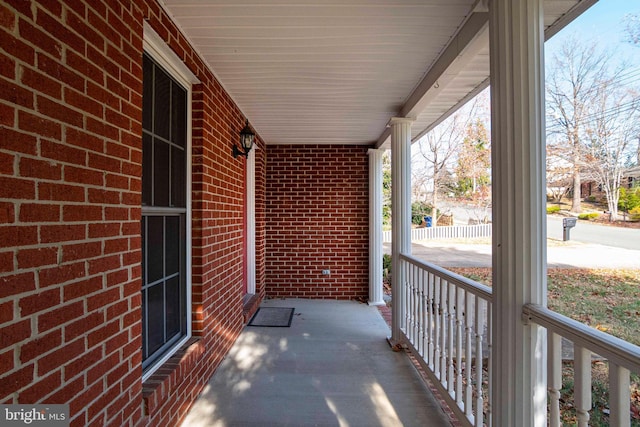 balcony featuring covered porch