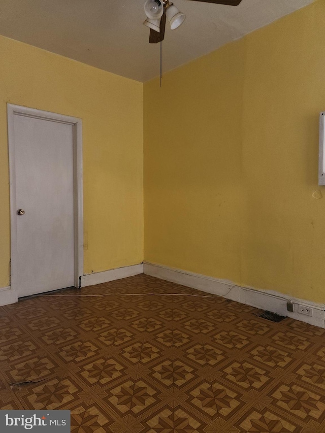 empty room featuring ceiling fan