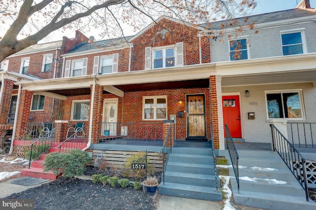 townhome / multi-family property featuring a porch