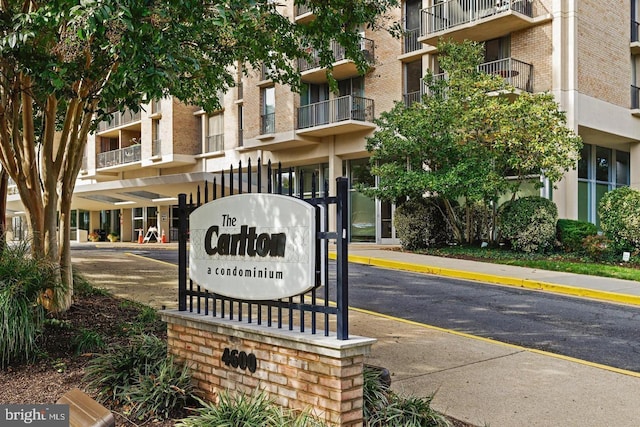 view of community / neighborhood sign