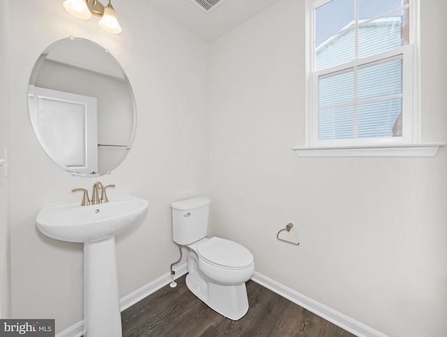 635 Corbit Dr, Middletown, DE 19709 - bathroom featuring baseboards, wood finished floors, toilet, and a sink