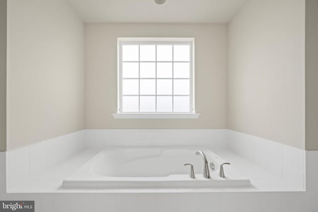 635 Corbit Dr, Middletown, DE 19709 - bathroom featuring a garden tub