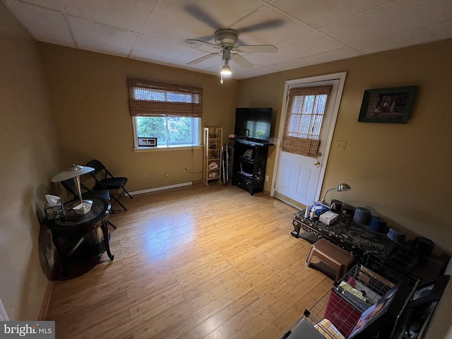 living area featuring light wood-type flooring and ceiling fan