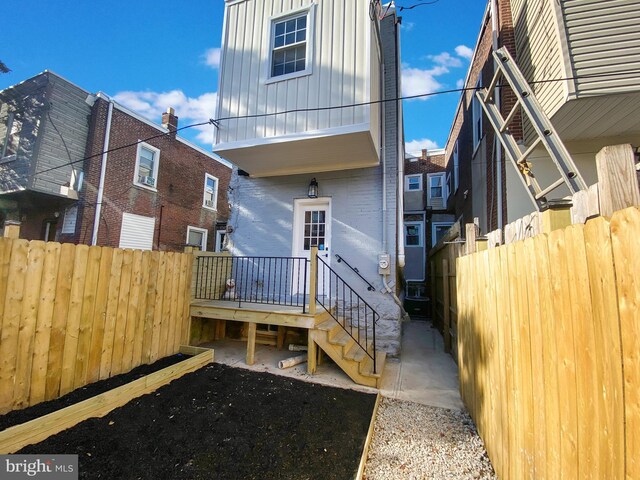 4827 N Warnock St, Philadelphia, PA 19141 - back of house with board and batten siding