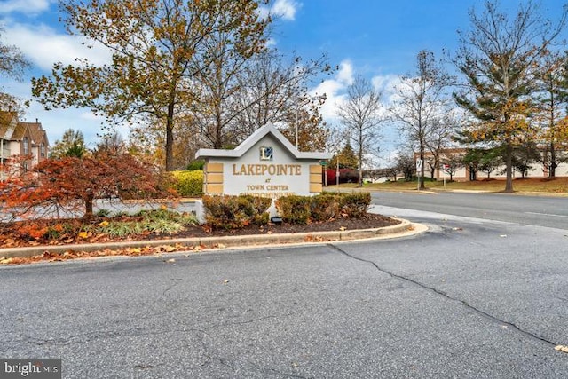 view of community / neighborhood sign