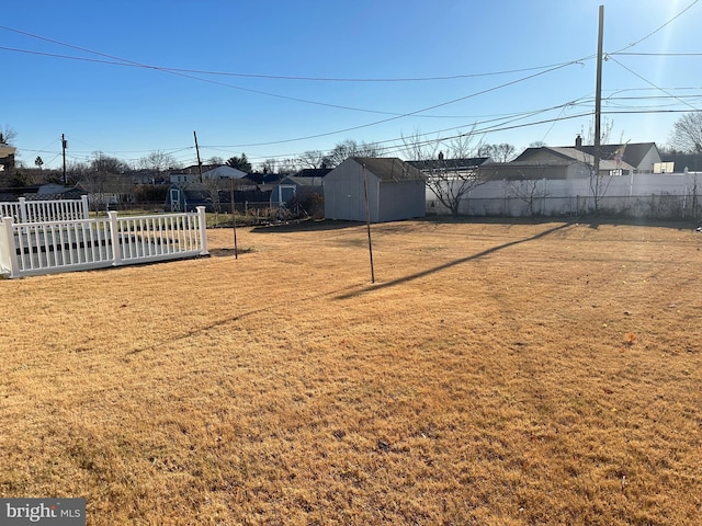 view of yard featuring a storage unit