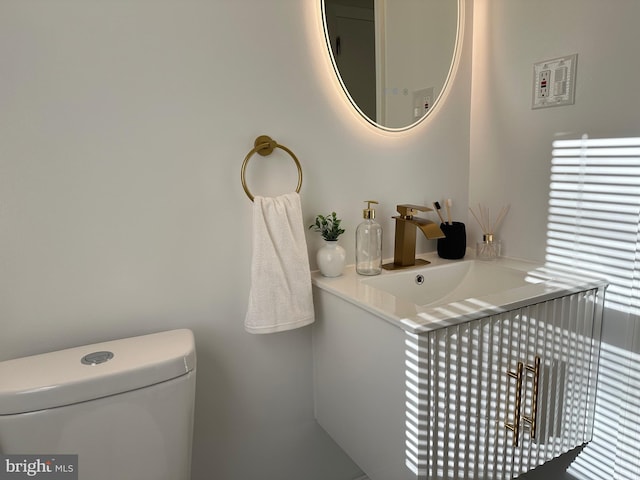 bathroom featuring toilet and sink