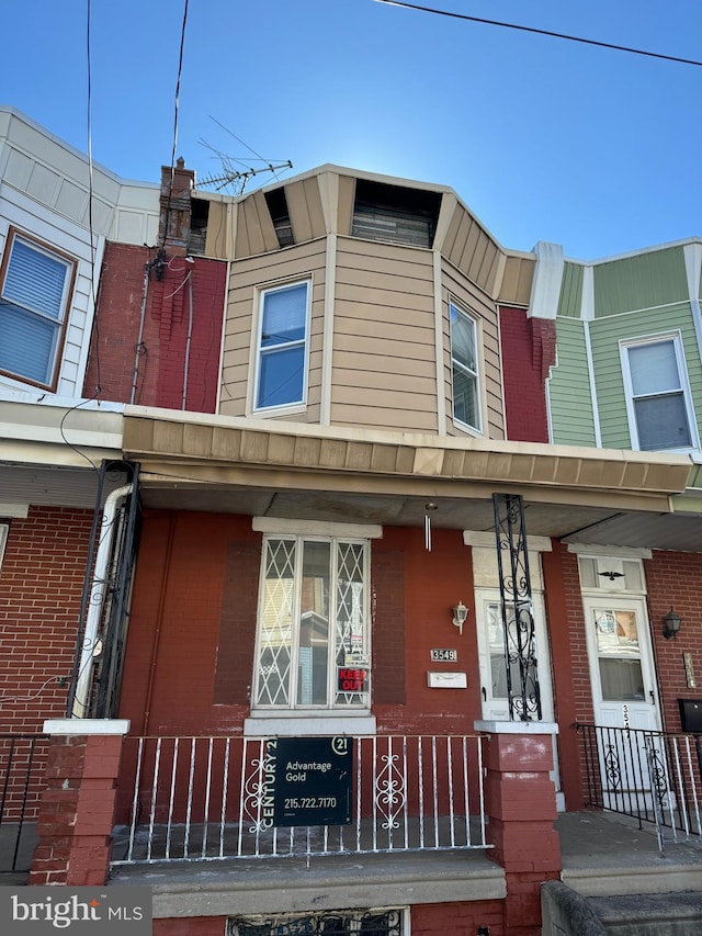 townhome / multi-family property featuring a porch