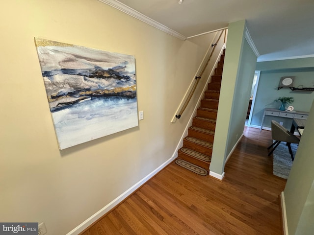 stairway featuring crown molding and hardwood / wood-style flooring