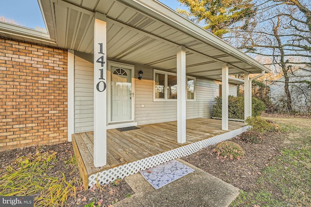 doorway to property with covered porch