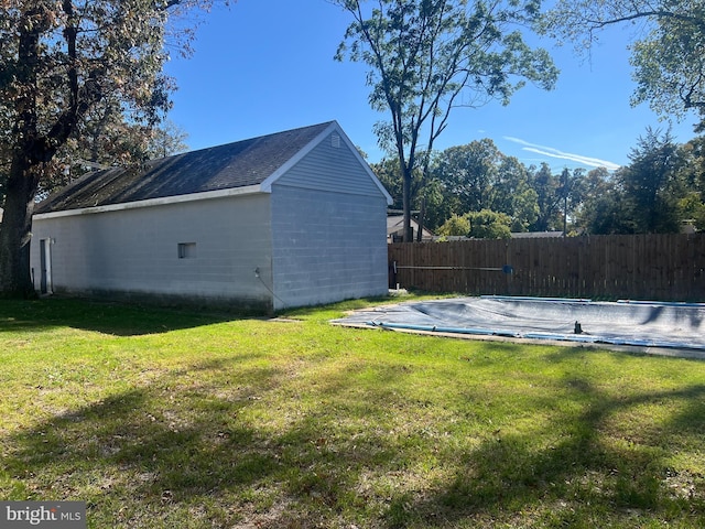 view of yard with a covered pool